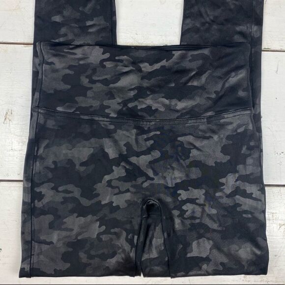 SPANX Faux Leather Shimmer Black Camo Leggings S - Picture 4 of 6